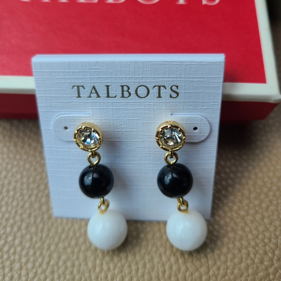 Earrings - Picture 1 of 2